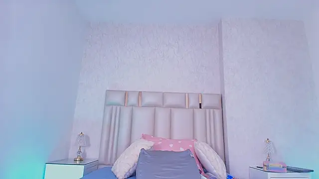  carolina fox online show from April 9, 2026, 3:08 am