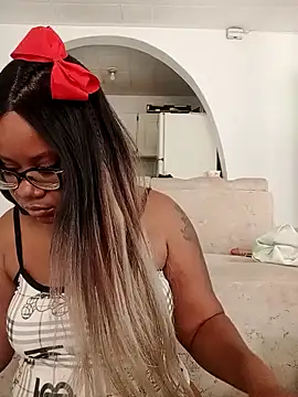 EmilyyRosee  online show from April 15, 2026, 6:45 pm