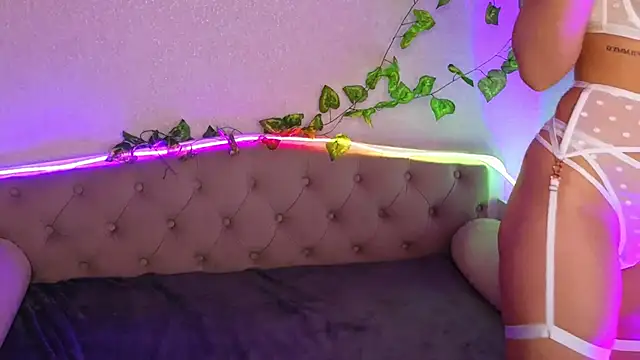 Snapshot of ParadisePleasure_ chatting on February 18, 2025, 1:54 am ParadisePleasure  online show from February 18, 2025, 1:54 am