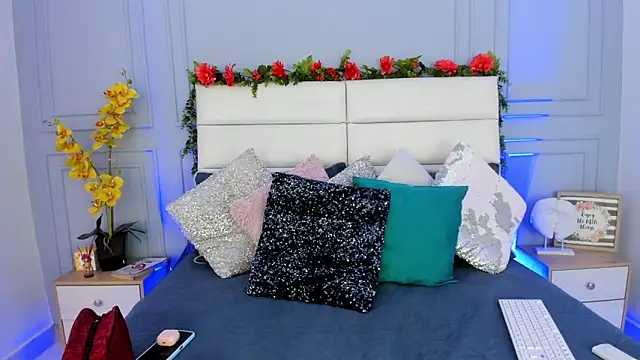 Karlagonzales  online show from March 18, 2025, 5:55 pm