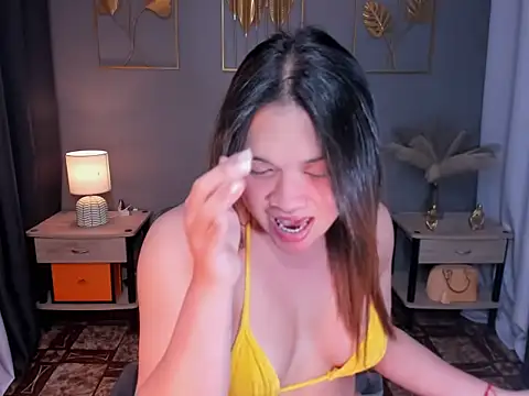 Snapshot of MaxeneCullens chatting on February 23, 2025, 5:45 am MaxeneCullens online show from February 23, 2025, 5:45 am