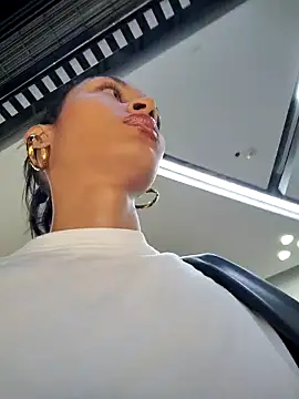 Leaberry online show from February 21, 2026, 10:45 pm