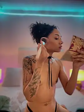 Leaberry online show from February 26, 2026, 8:20 pm