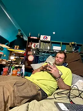 Snapshot of charactrzero chatting on October 22, 2025, 9:24 pm charactrzero online show from October 22, 2025, 9:24 pm