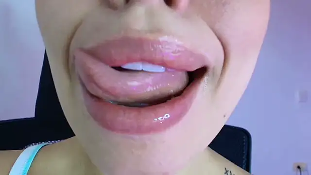 lisbet21x online show from November 8, 2025, 1:58 pm