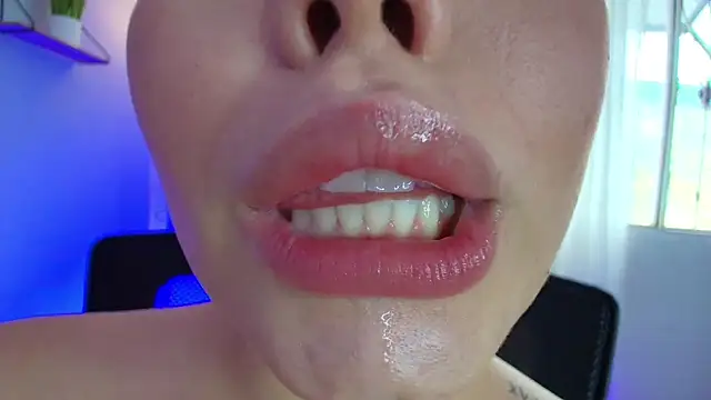 lisbet21x online show from February 12, 2025, 8:18 pm