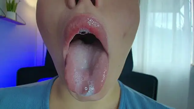 lisbet21x online show from March 6, 2025, 2:29 pm