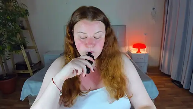 PolinaSalvatore online show from September 22, 2025, 4:57 pm