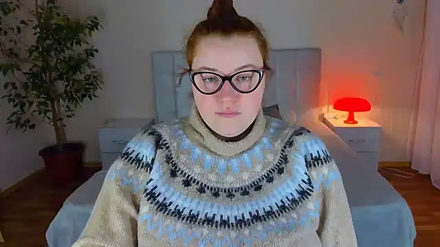 PolinaSalvatore online show from December 16, 2025, 1:15 pm