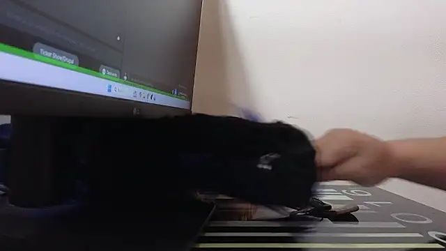 Snapshot of Kenya--Buhle chatting on March 4, 2026, 12:13 pm Kenya--Buhle online show from March 4, 2026, 12:13 pm