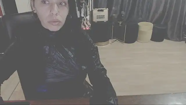 Snapshot of GoldenSasha chatting on December 13, 2025, 10:49 pm GoldenSasha online show from December 13, 2025, 10:49 pm