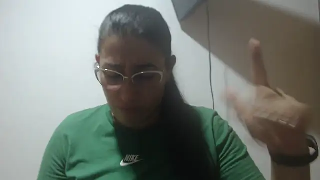 andreaisis2 online show from May 14, 2026, 10:29 pm