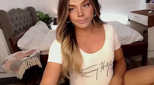 liaa lurrecams online show from January 24, 2025, 12:41 pm