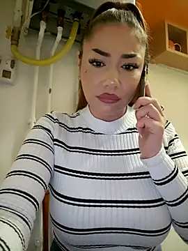 Snapshot of Ella_sweety chatting on January 7, 2026, 8:58 pm Ella sweety online show from January 7, 2026, 8:58 pm