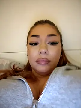 Snapshot of Ella_sweety chatting on December 21, 2025, 6:42 pm Ella sweety online show from December 21, 2025, 6:42 pm