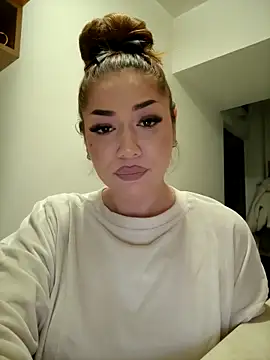 Snapshot of Ella_sweety chatting on December 3, 2025, 9:36 pm Ella sweety online show from December 3, 2025, 9:36 pm