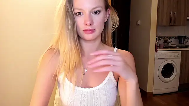 Annloveyou online show from November 18, 2025, 9:29 pm