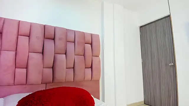 Snapshot of Lia_sarahi chatting on December 15, 2025, 12:00 pm Lia sarahi online show from December 15, 2025, 12:00 pm