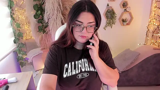 paulinacostello online show from June 3, 2026, 3:50 pm