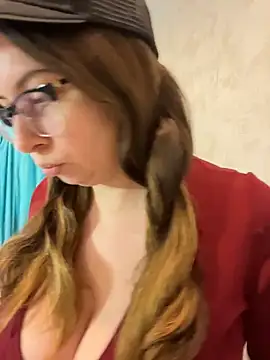 DienkaGreen online show from February 3, 2026, 9:47 am