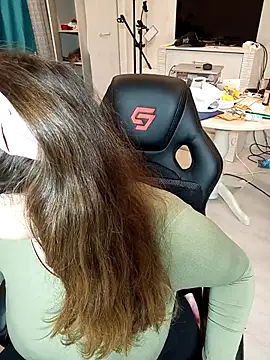 DienkaGreen online show from November 9, 2025, 12:03 am