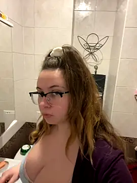 DienkaGreen online show from December 4, 2025, 4:44 am