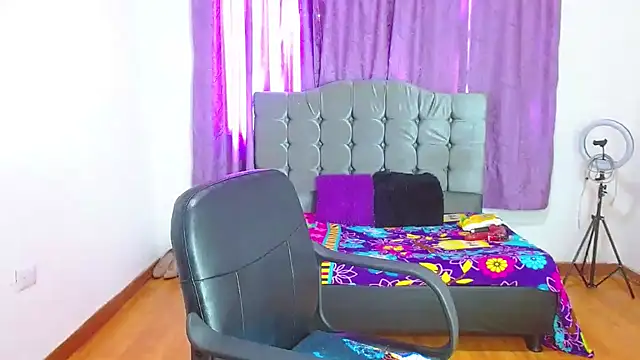 Snapshot of ariana-lopez chatting on February 25, 2025, 4:25 pm ariana-lopez online show from February 25, 2025, 4:25 pm