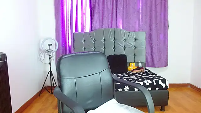 Snapshot of ariana-lopez chatting on March 20, 2025, 4:42 pm ariana-lopez online show from March 20, 2025, 4:42 pm