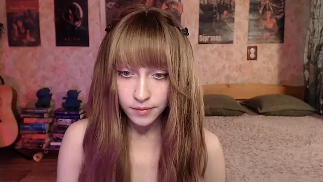 Snapshot of Friendly_Ellie chatting on June 2, 2026, 12:32 am Friendly Ellie online show from June 2, 2026, 12:32 am
