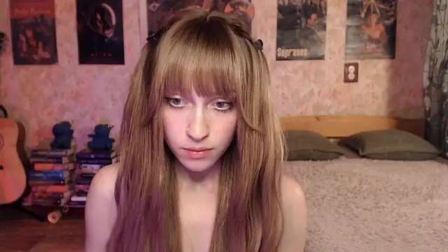 Snapshot of Friendly_Ellie chatting on June 15, 2026, 2:28 pm Friendly Ellie online show from June 15, 2026, 2:28 pm