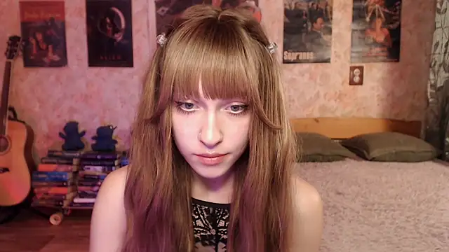 Snapshot of Friendly_Ellie chatting on July 14, 2026, 12:21 am Friendly Ellie online show from July 14, 2026, 12:21 am