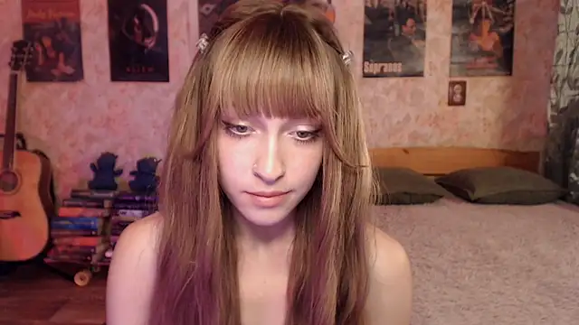 Snapshot of Friendly_Ellie chatting on July 12, 2026, 12:55 am Friendly Ellie online show from July 12, 2026, 12:55 am