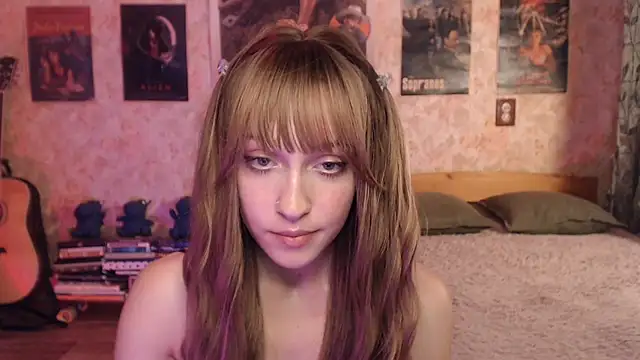 Snapshot of Friendly_Ellie chatting on July 29, 2026, 1:32 pm Friendly Ellie online show from July 29, 2026, 1:32 pm