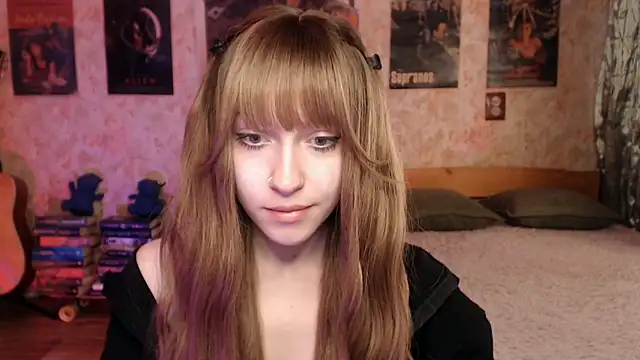 Snapshot of Friendly_Ellie chatting on May 23, 2026, 12:20 am Friendly Ellie online show from May 23, 2026, 12:20 am
