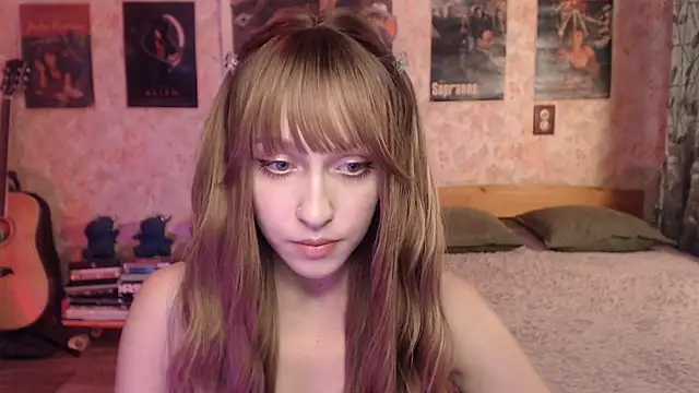 Snapshot of Friendly_Ellie chatting on August 1, 2026, 12:14 pm Friendly Ellie online show from August 1, 2026, 12:14 pm