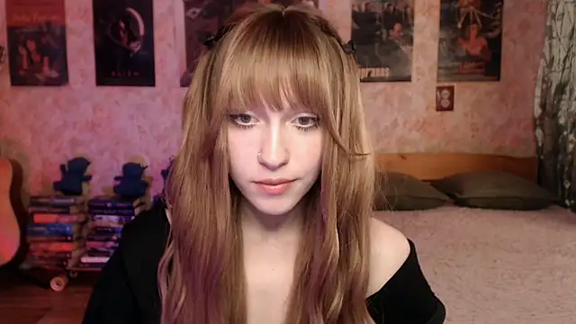 Snapshot of Friendly_Ellie chatting on May 24, 2026, 12:21 am Friendly Ellie online show from May 24, 2026, 12:21 am