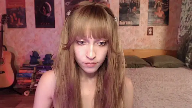 Snapshot of Friendly_Ellie chatting on July 7, 2026, 2:20 pm Friendly Ellie online show from July 7, 2026, 2:20 pm