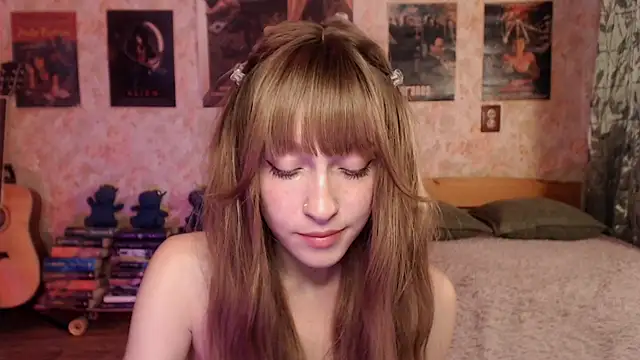 Snapshot of Friendly_Ellie chatting on July 11, 2026, 12:49 pm Friendly Ellie online show from July 11, 2026, 12:49 pm