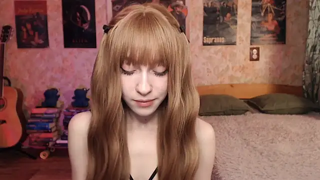 Friendly Ellie online show from November 18, 2025, 11:15 pm