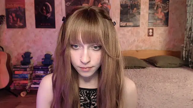 Friendly Ellie online show from April 22, 2026, 1:18 pm