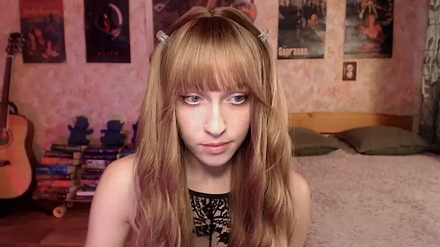 Snapshot of Friendly_Ellie chatting on July 17, 2026, 11:29 am Friendly Ellie online show from July 17, 2026, 11:29 am
