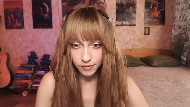 Snapshot of Friendly_Ellie chatting on July 7, 2026, 12:46 am Friendly Ellie online show from July 7, 2026, 12:46 am