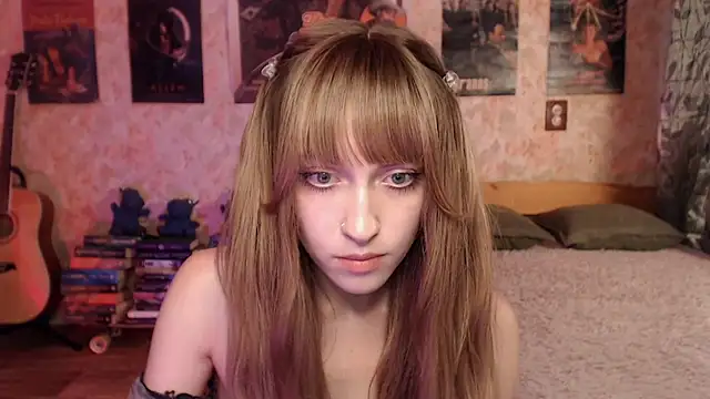 Snapshot of Friendly_Ellie chatting on July 8, 2026, 2:24 am Friendly Ellie online show from July 8, 2026, 2:24 am
