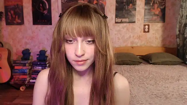 Snapshot of Friendly_Ellie chatting on June 6, 2026, 1:33 am Friendly Ellie online show from June 6, 2026, 1:33 am