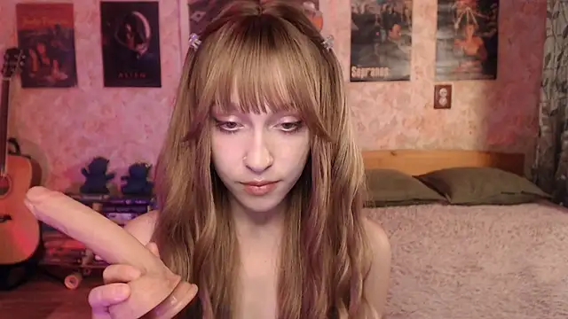 Snapshot of Friendly_Ellie chatting on July 26, 2026, 12:28 am Friendly Ellie online show from July 26, 2026, 12:28 am