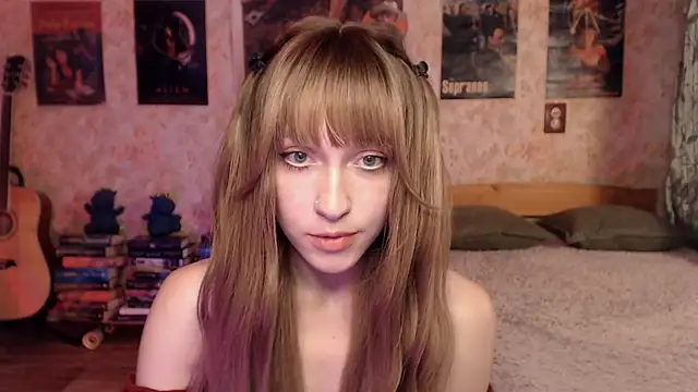Snapshot of Friendly_Ellie chatting on June 25, 2026, 12:30 am Friendly Ellie online show from June 25, 2026, 12:30 am