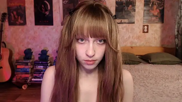 Snapshot of Friendly_Ellie chatting on June 4, 2026, 12:15 am Friendly Ellie online show from June 4, 2026, 12:15 am