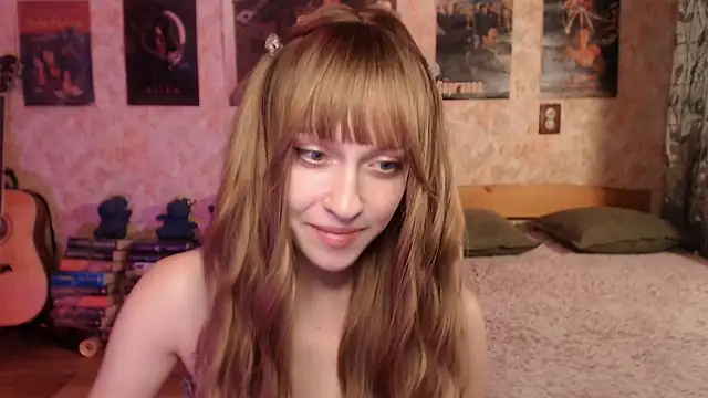 Snapshot of Friendly_Ellie chatting on July 19, 2026, 2:25 pm Friendly Ellie online show from July 19, 2026, 2:25 pm