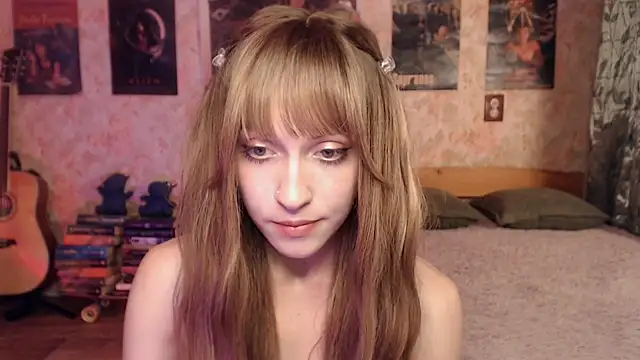 Snapshot of Friendly_Ellie chatting on July 10, 2026, 2:28 pm Friendly Ellie online show from July 10, 2026, 2:28 pm