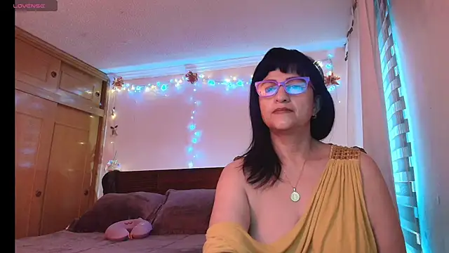 Snapshot of ISABEEL_SOFIA01 chatting on May 3, 2026, 11:26 am ISABEEL SOFIA01 online show from May 3, 2026, 11:26 am